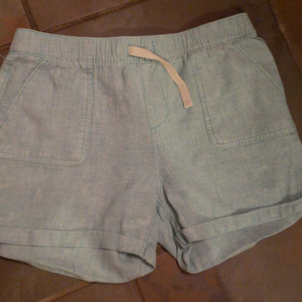 Girl's old Navy mint shorts.